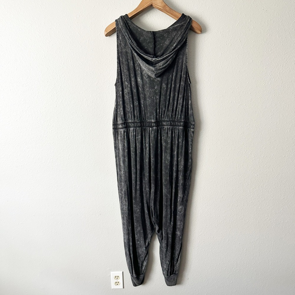 TORRID Love Sick Gray Acid Wash Sleeveless Hooded Jumpsuit Women's Plus Size 1X - Picture 6 of 12
